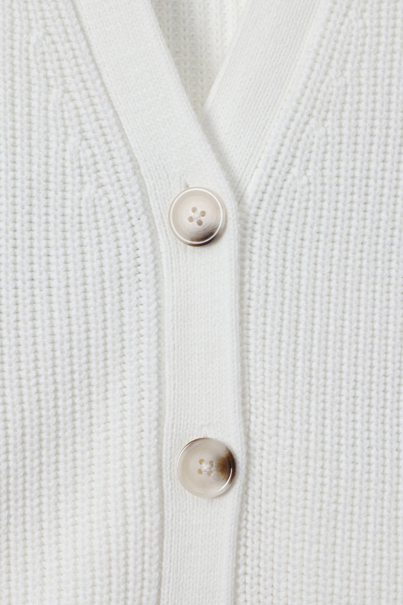 Chunky Knit Women's Cropped Cardigan in Cloud - Image 8