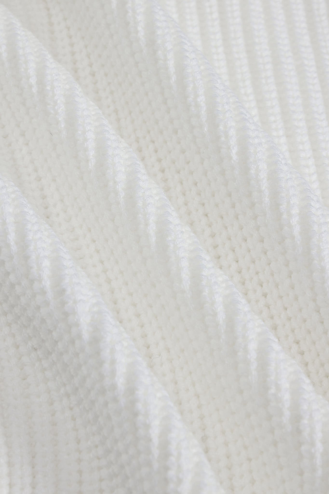 Chunky Knit Women's Cropped Cardigan in Cloud - Image 7