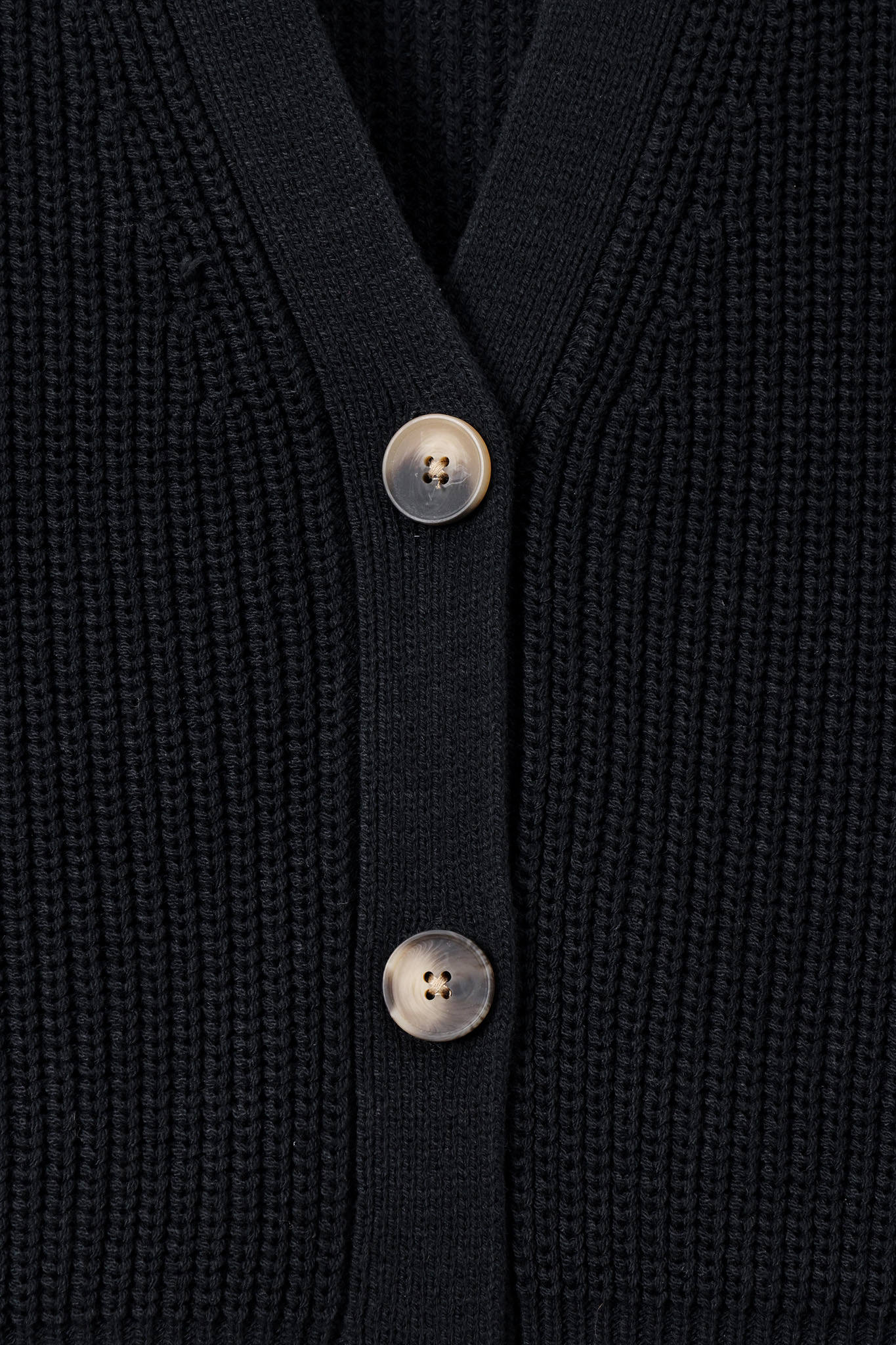Chunky Knit Women's Cropped Cardigan in Midnight - Image 6