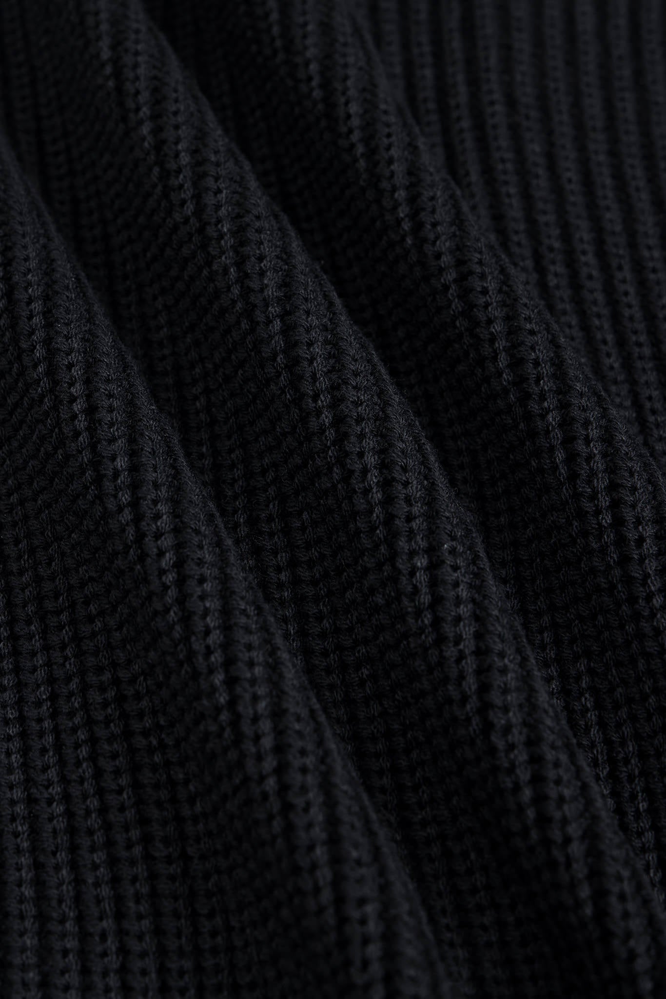 Chunky Knit Women's Cropped Cardigan in Midnight - Image 5