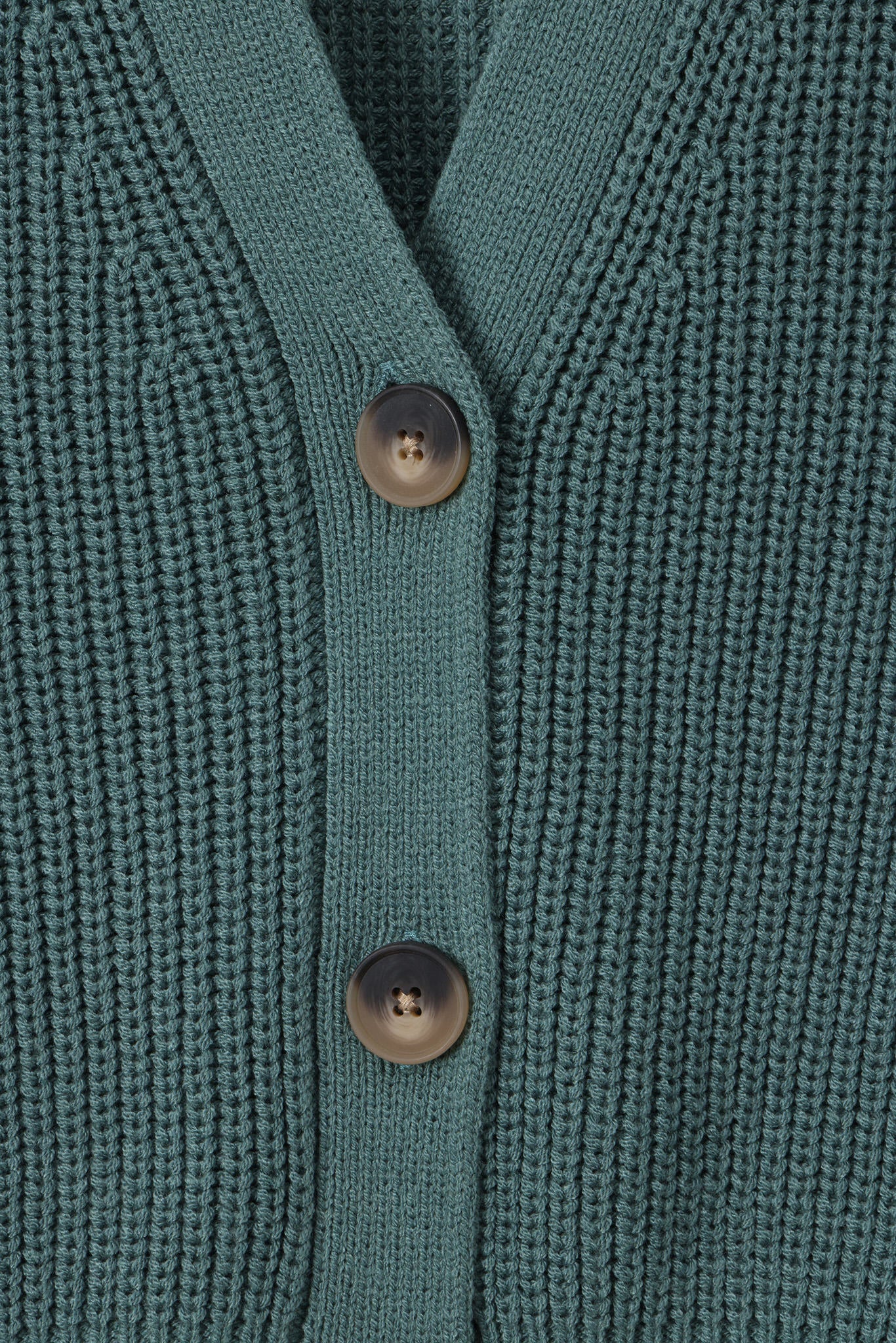 Chunky Knit Women's Cropped Cardigan in Pine - Image 7