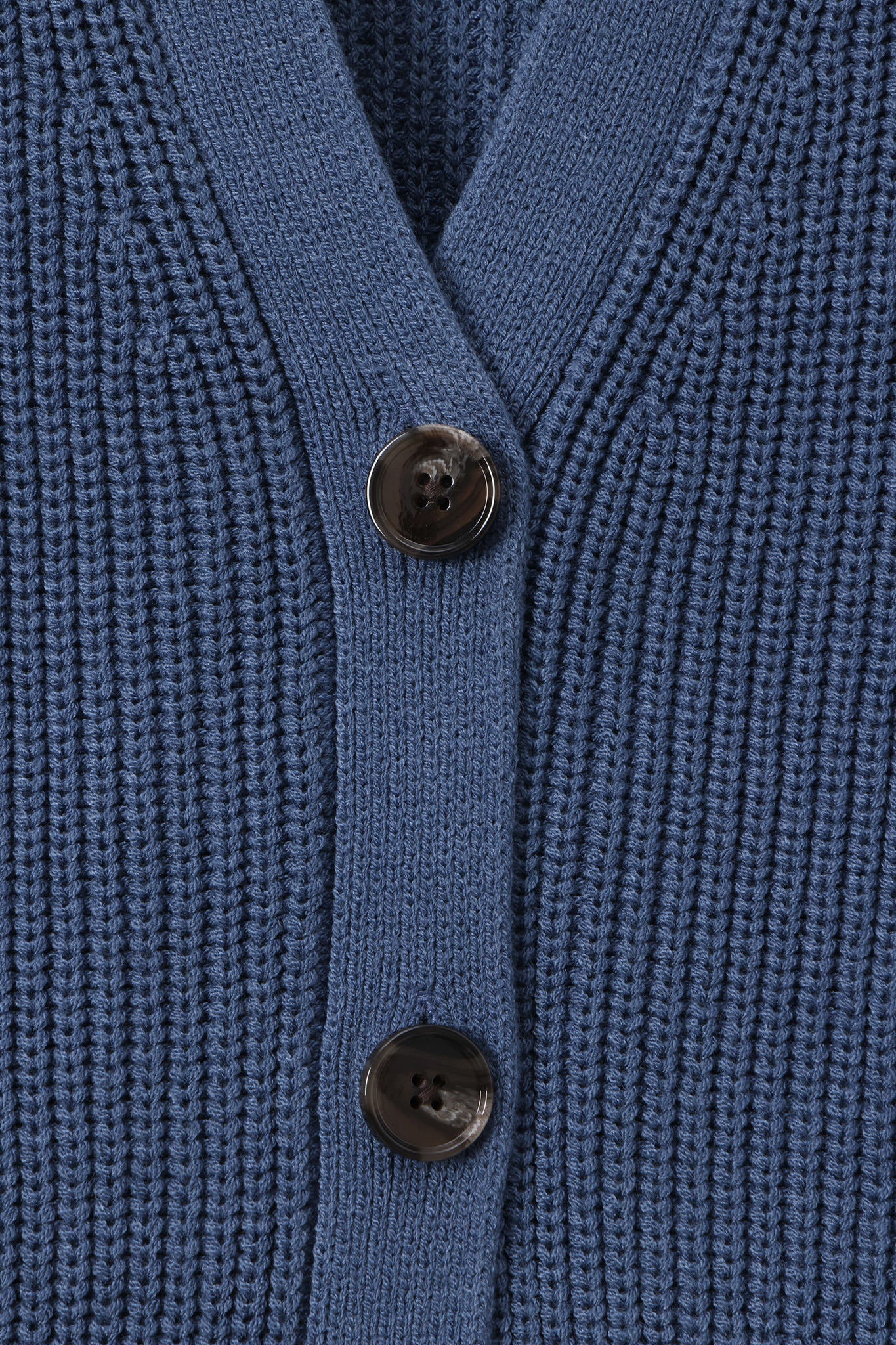 Chunky Knit Women's Cropped Cardigan In Oxford - Image 6