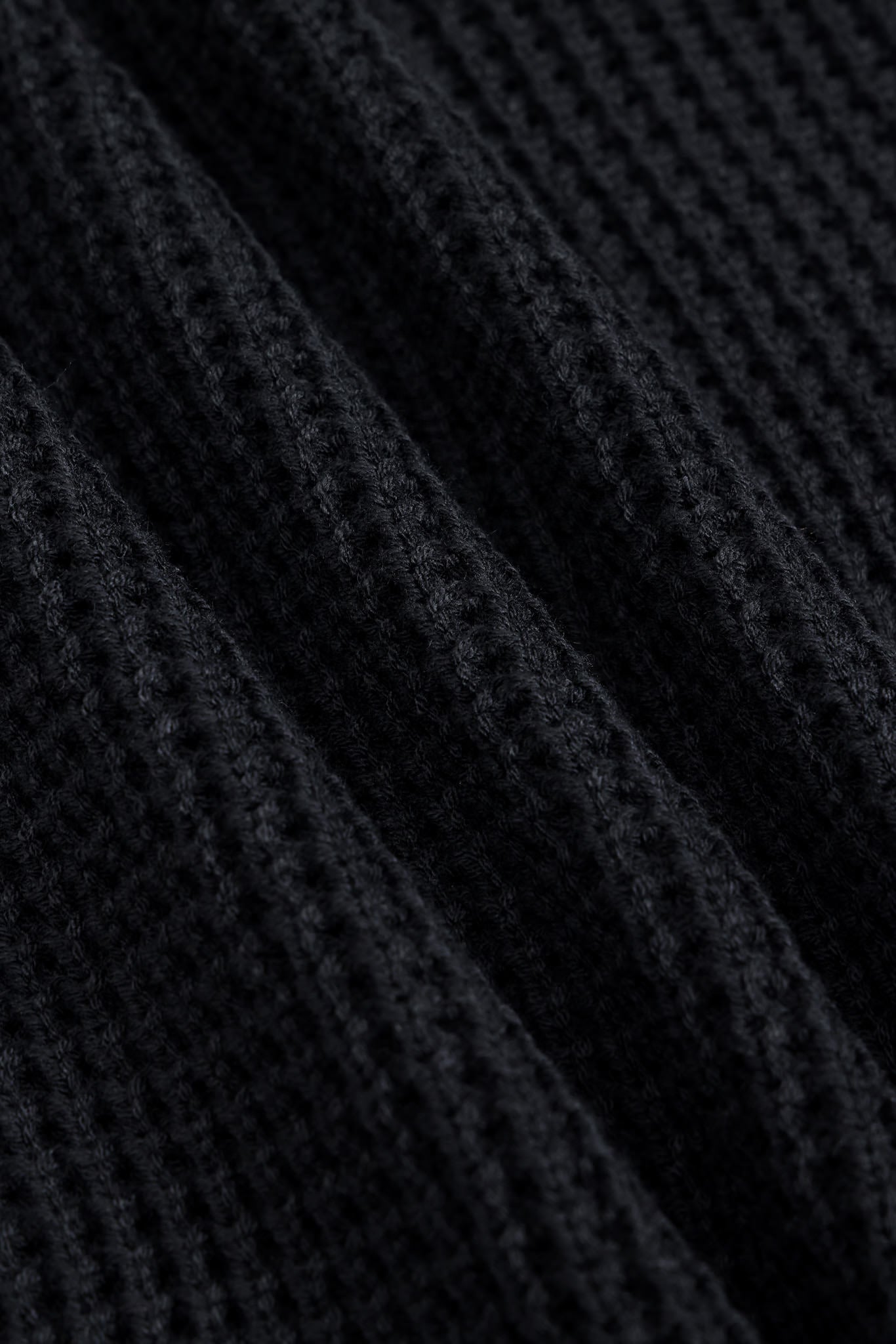 Chunky Knit Women's Waffle Cardigan in Midnight - Image 4