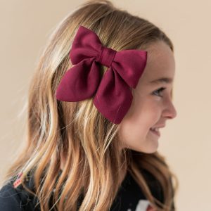 Medium Alligator Clip Bow in Burgundy