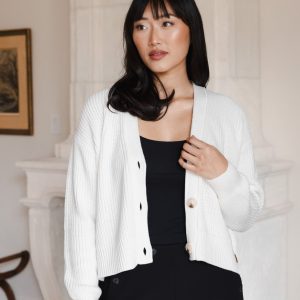 Chunky Knit Women's Cropped Cardigan in Cloud