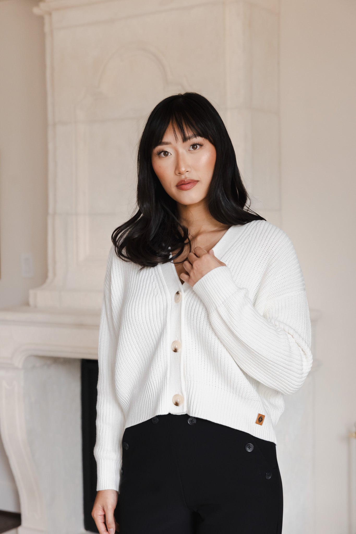 Chunky Knit Women's Cropped Cardigan in Cloud - Image 5