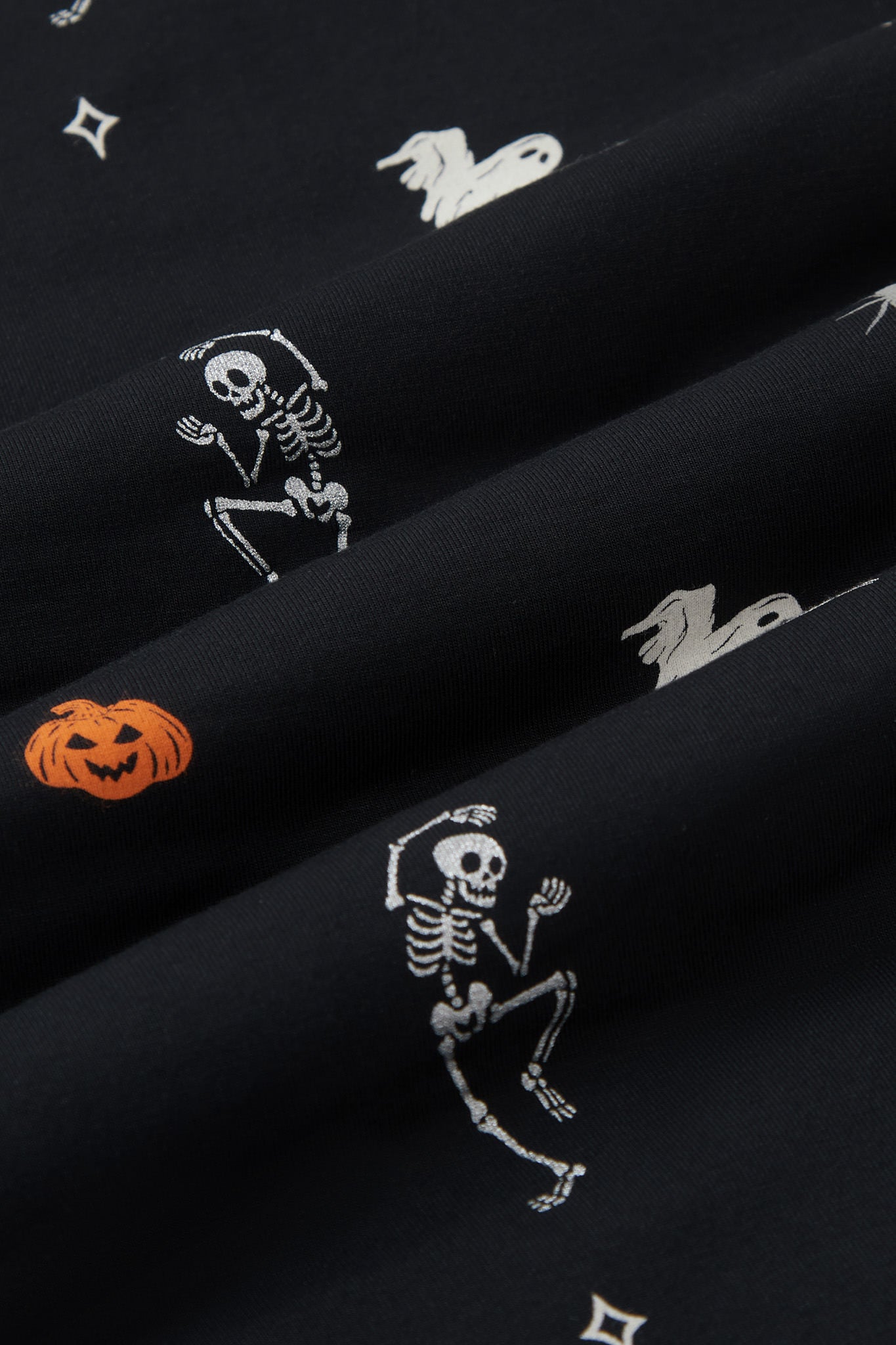 Long-Sleeved Women's Pajama Set in Halloween Friends - Image 2