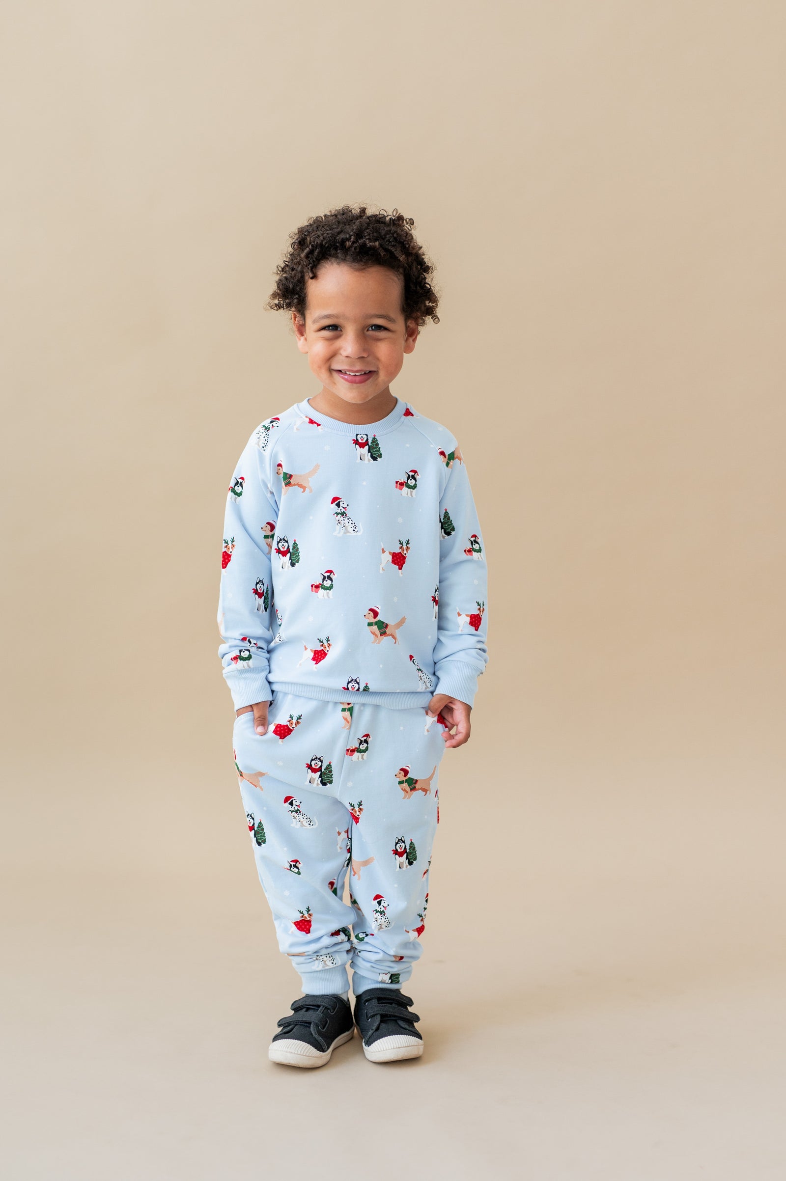 Long Sleeve Jogger Set in Holiday Pups - Image 3