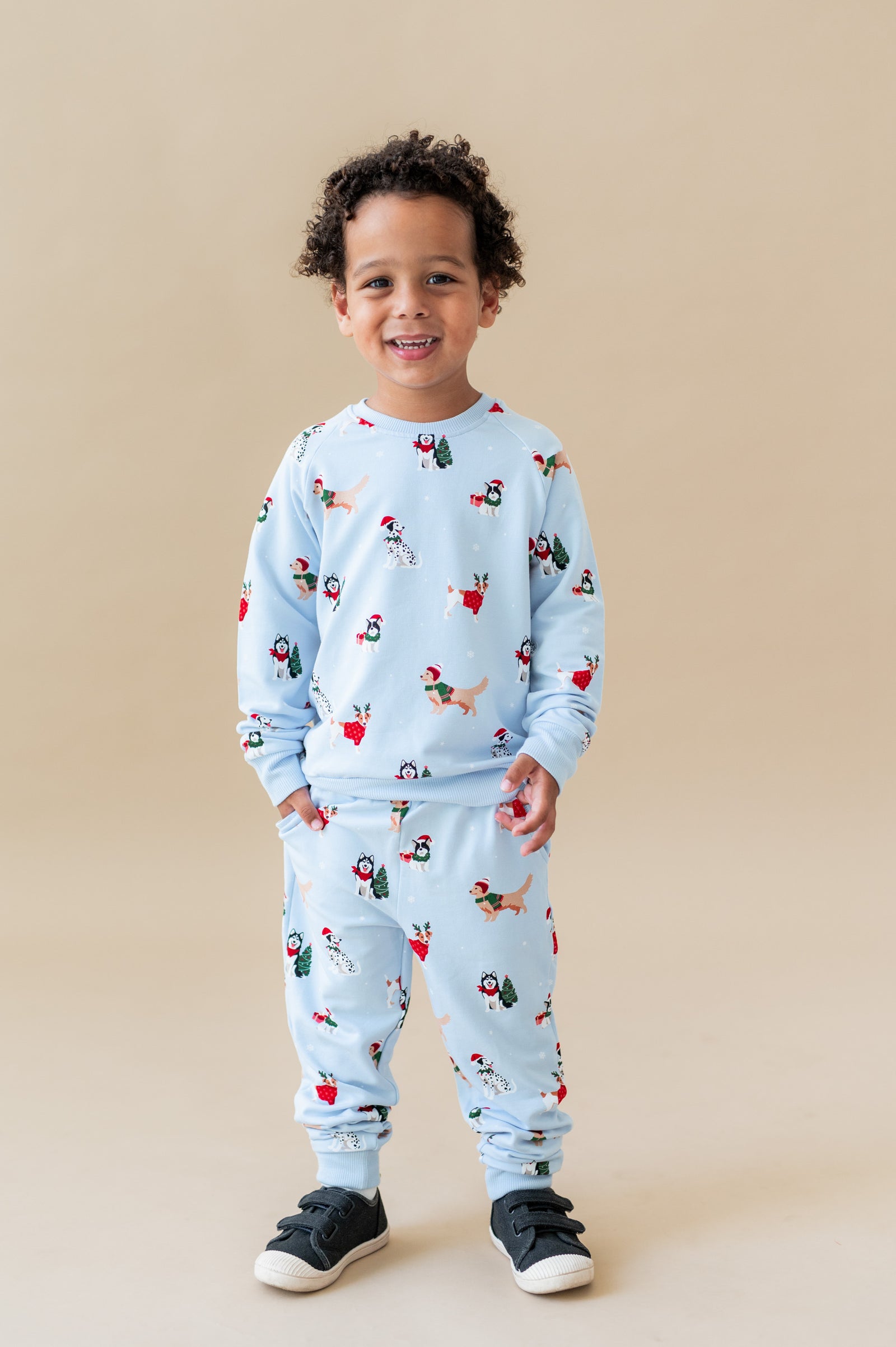 Long Sleeve Jogger Set in Holiday Pups