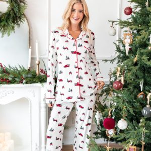 Long-Sleeved Women's Pajama Set in Holiday Tree Farm