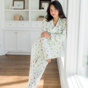 Long-Sleeved Women's Pajama Set in Honeydukes