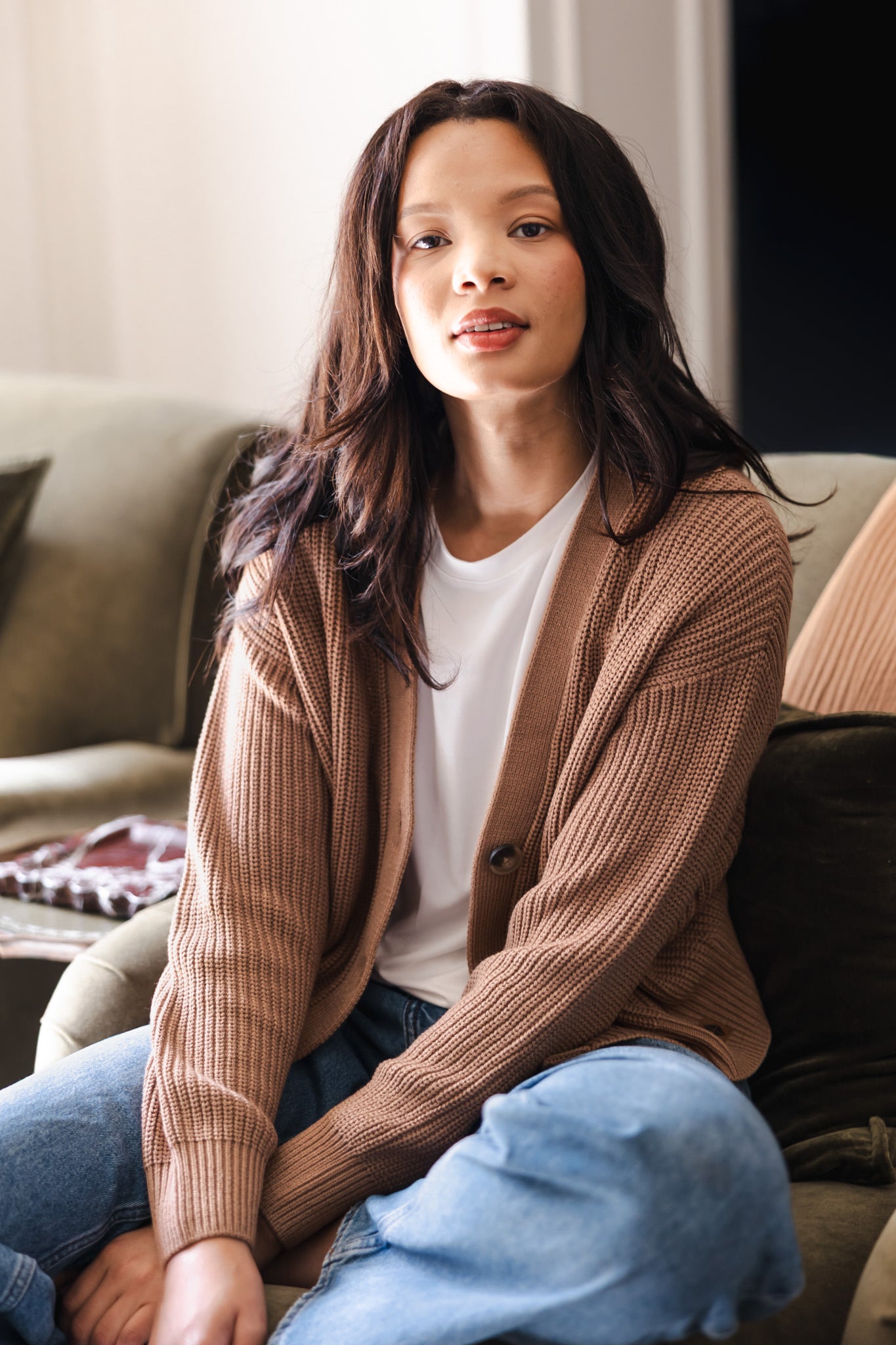Chunky Knit Women's Cropped Cardigan in Latte - Image 4