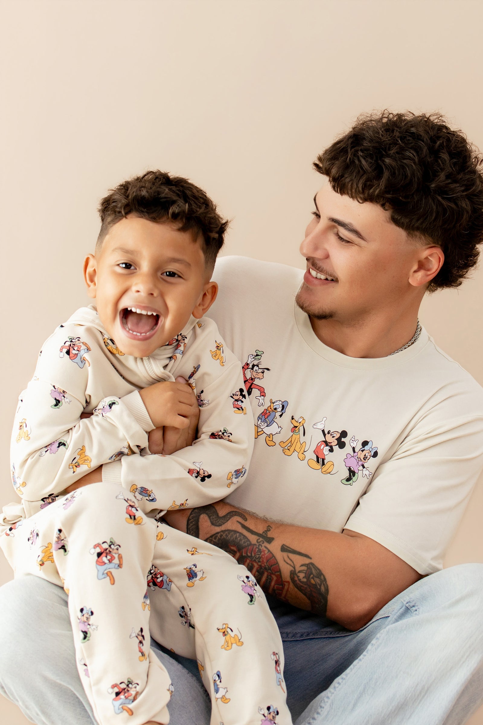 Men's Crew Neck Tee in Mickey and Friends on Ecru - Image 3