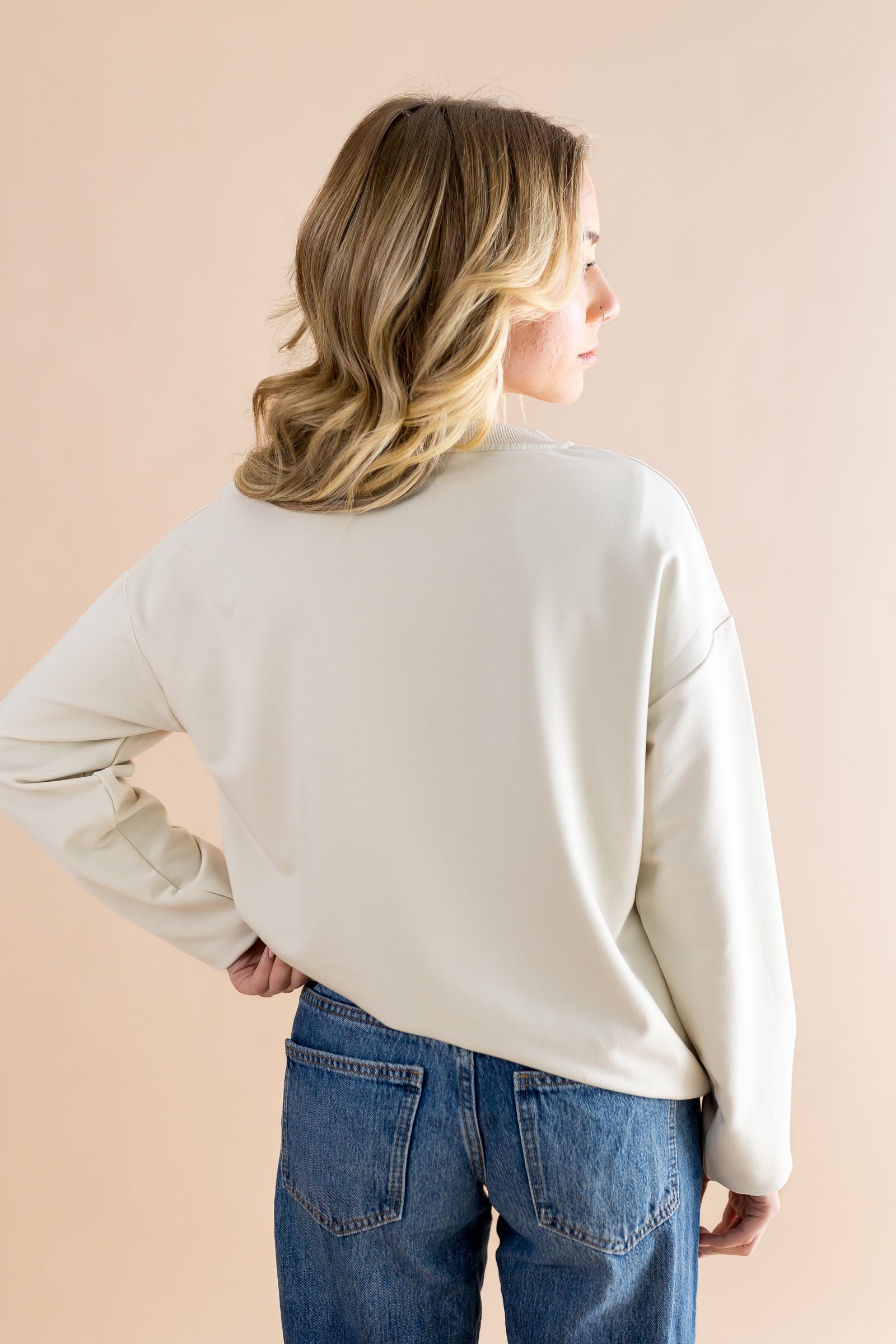 Women's Sweatshirt in Mickey and Friends on Ecru - Image 3