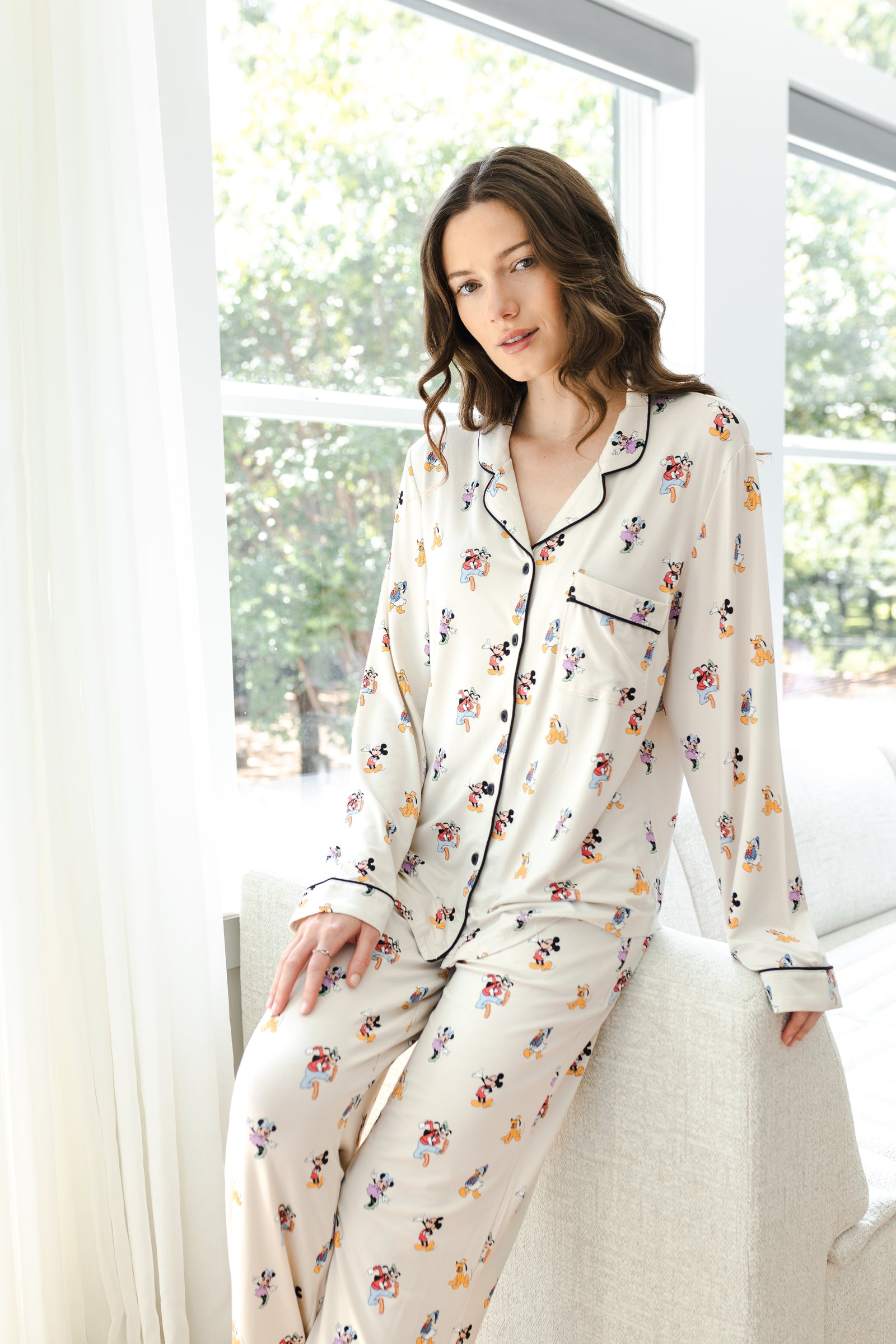 Long-Sleeved Women's Pajama Set in Mickey Mouse & Friends - Image 4