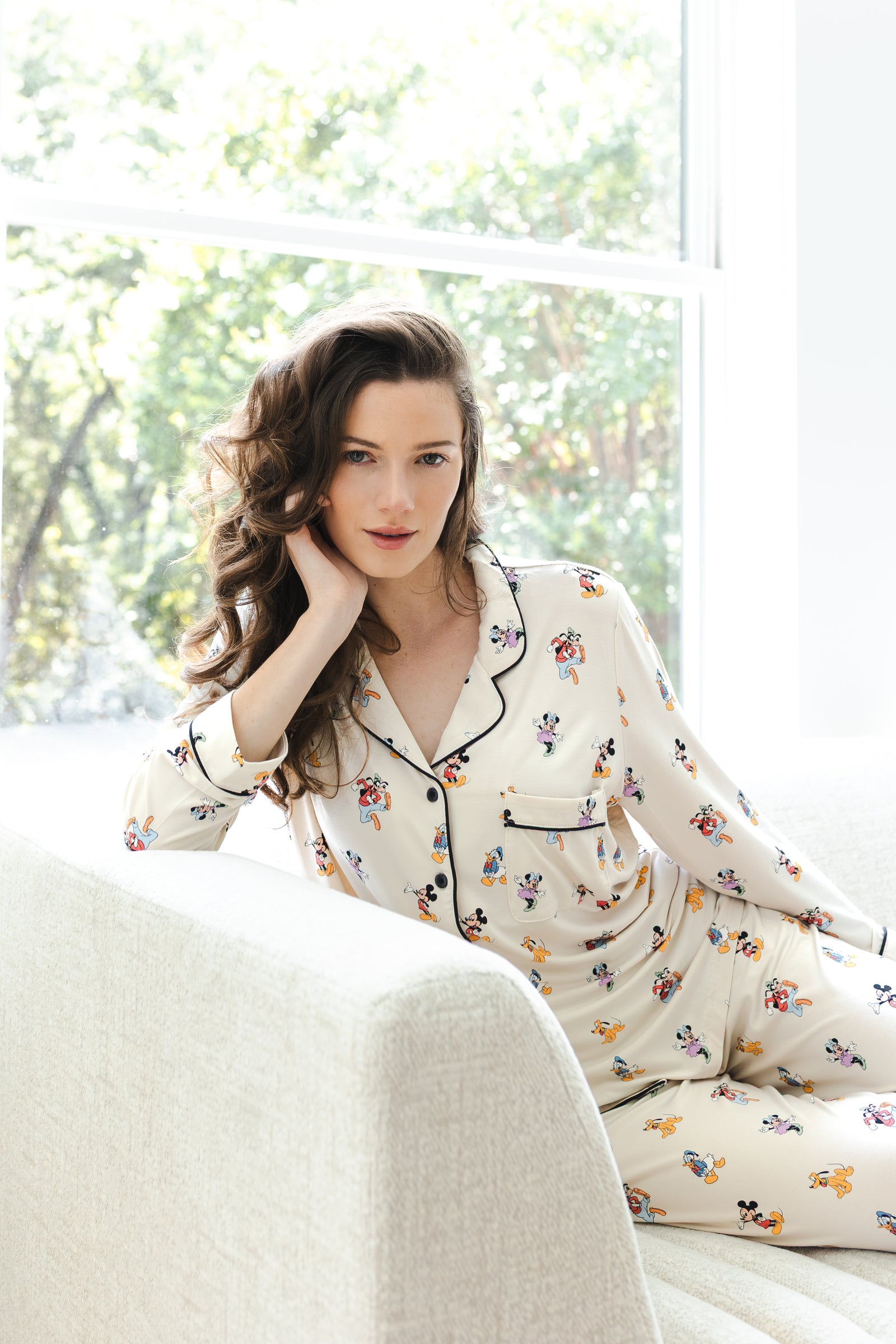 Long-Sleeved Women's Pajama Set in Mickey Mouse & Friends - Image 2