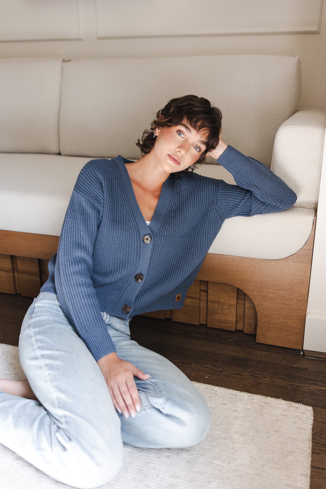 Chunky Knit Women's Cropped Cardigan In Oxford - Image 3