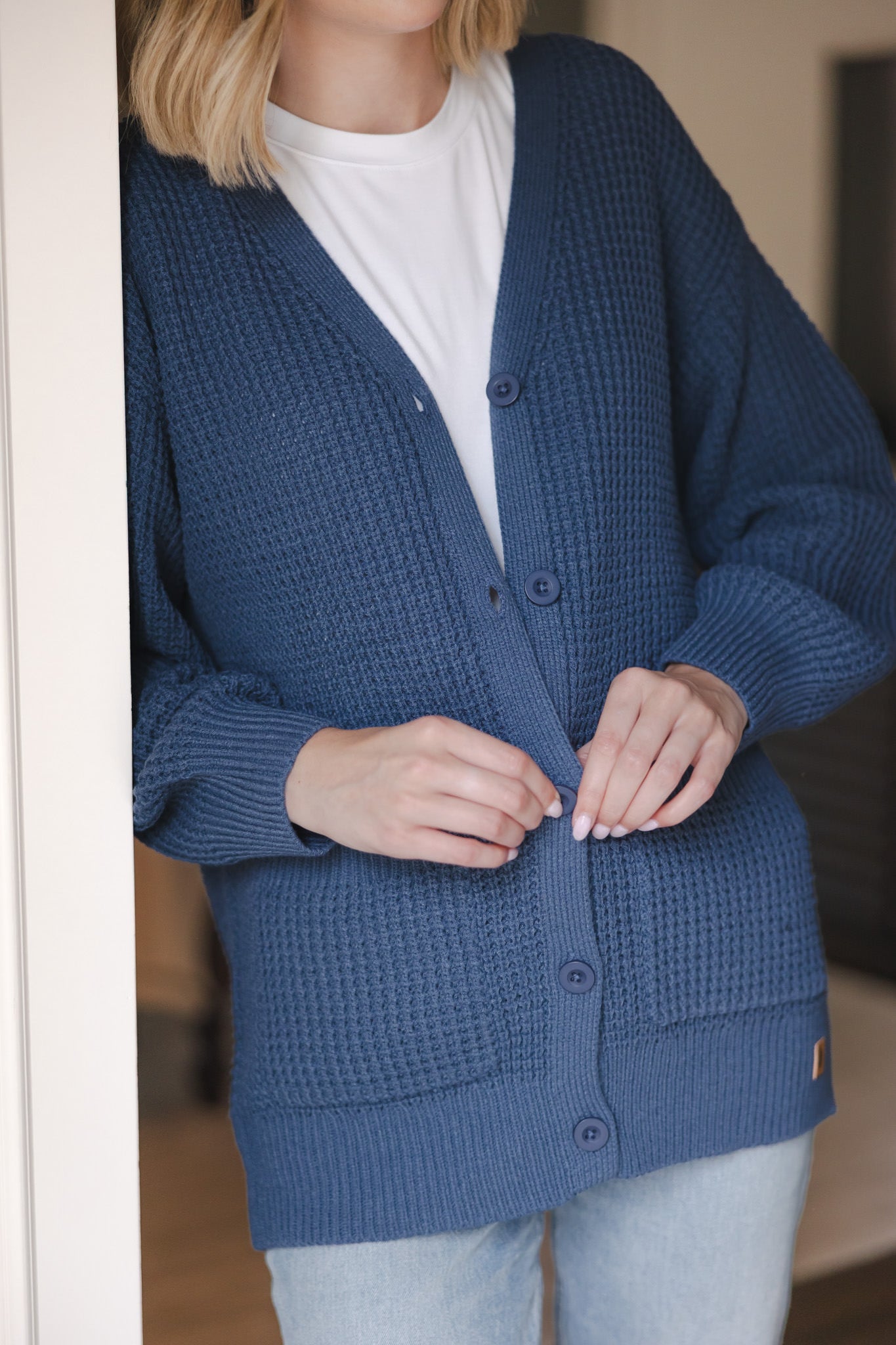 Chunky Knit Women's Waffle Cardigan in Oxford - Image 2