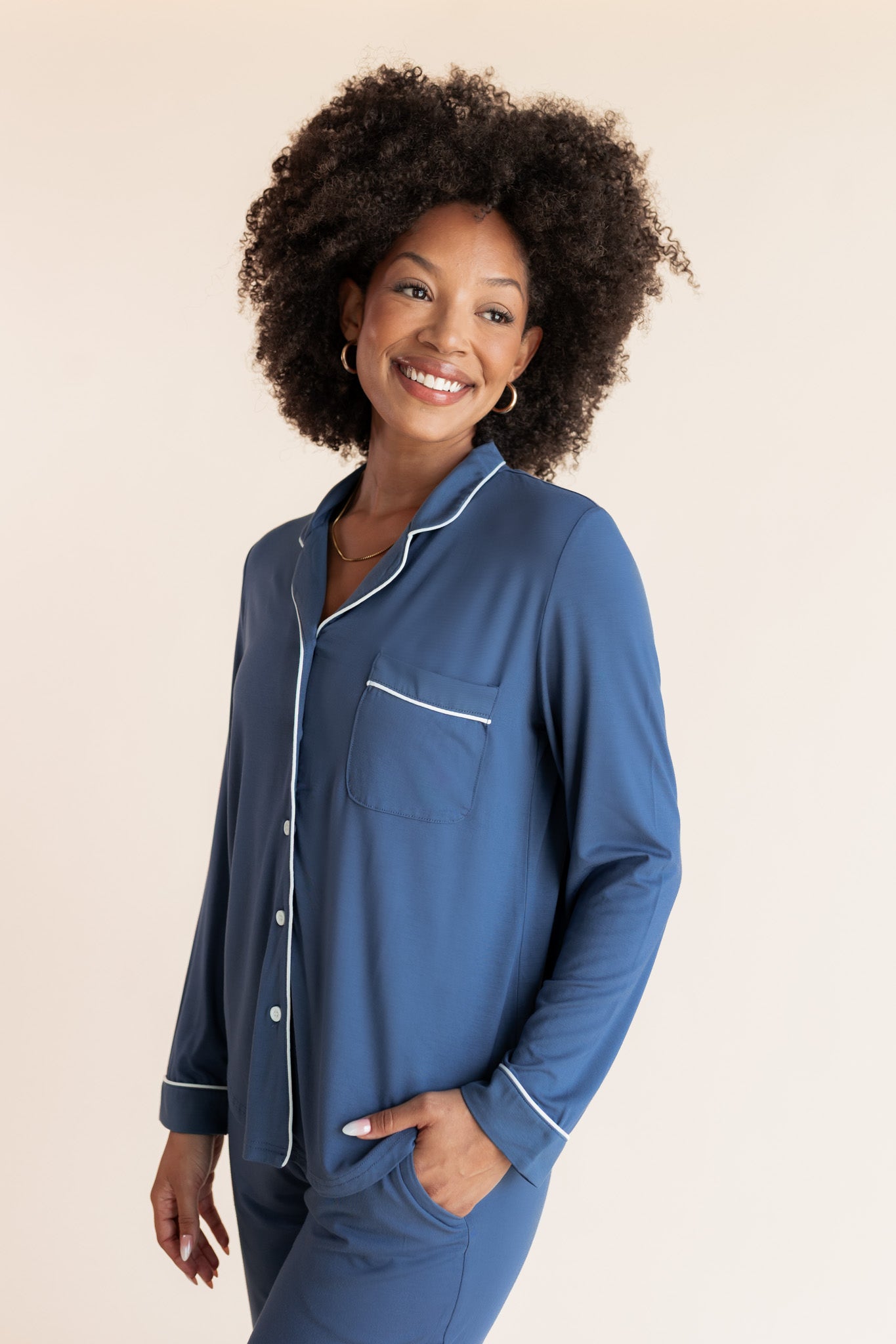 Long-Sleeved Women's Pajama Set in Oxford - Image 5