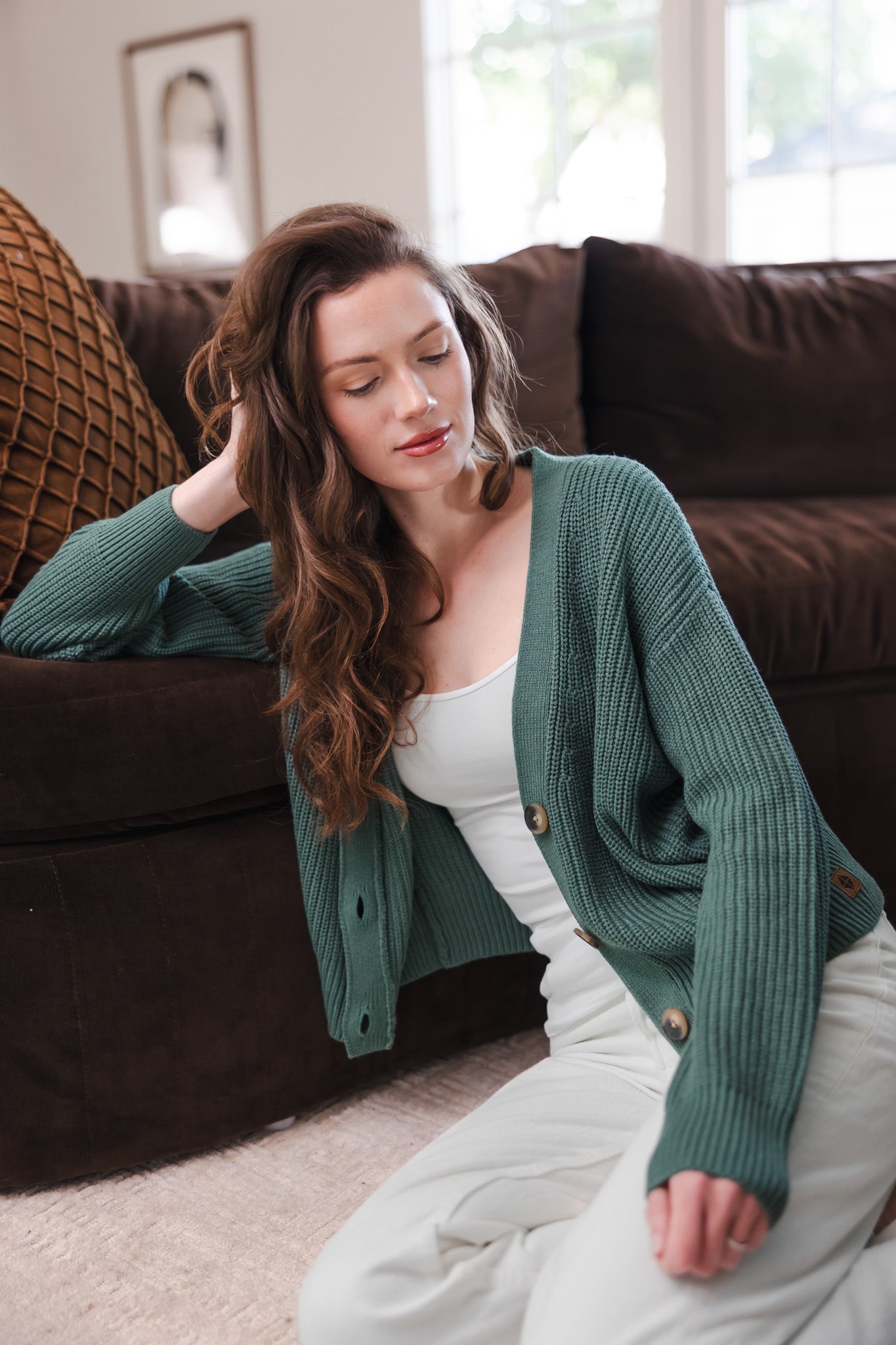 Chunky Knit Women's Cropped Cardigan in Pine - Image 4