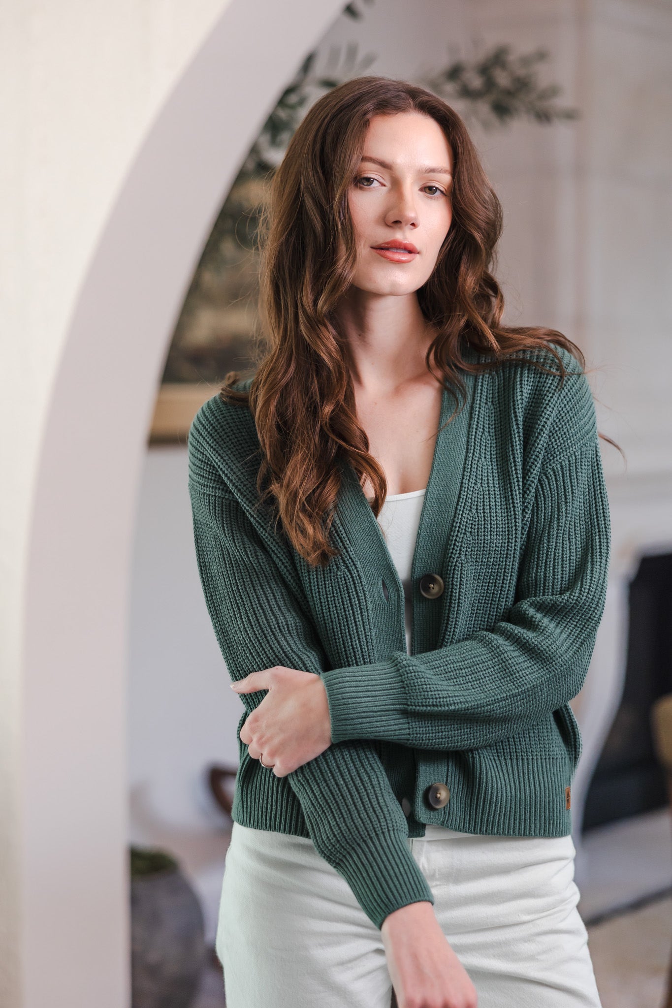 Chunky Knit Women's Cropped Cardigan in Pine - Image 3