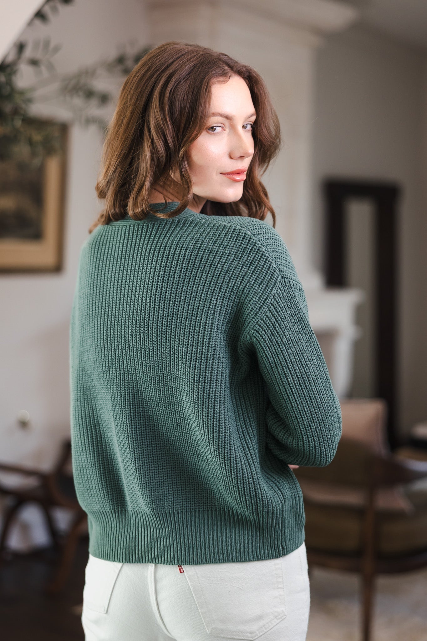 Chunky Knit Women's Cropped Cardigan in Pine - Image 2