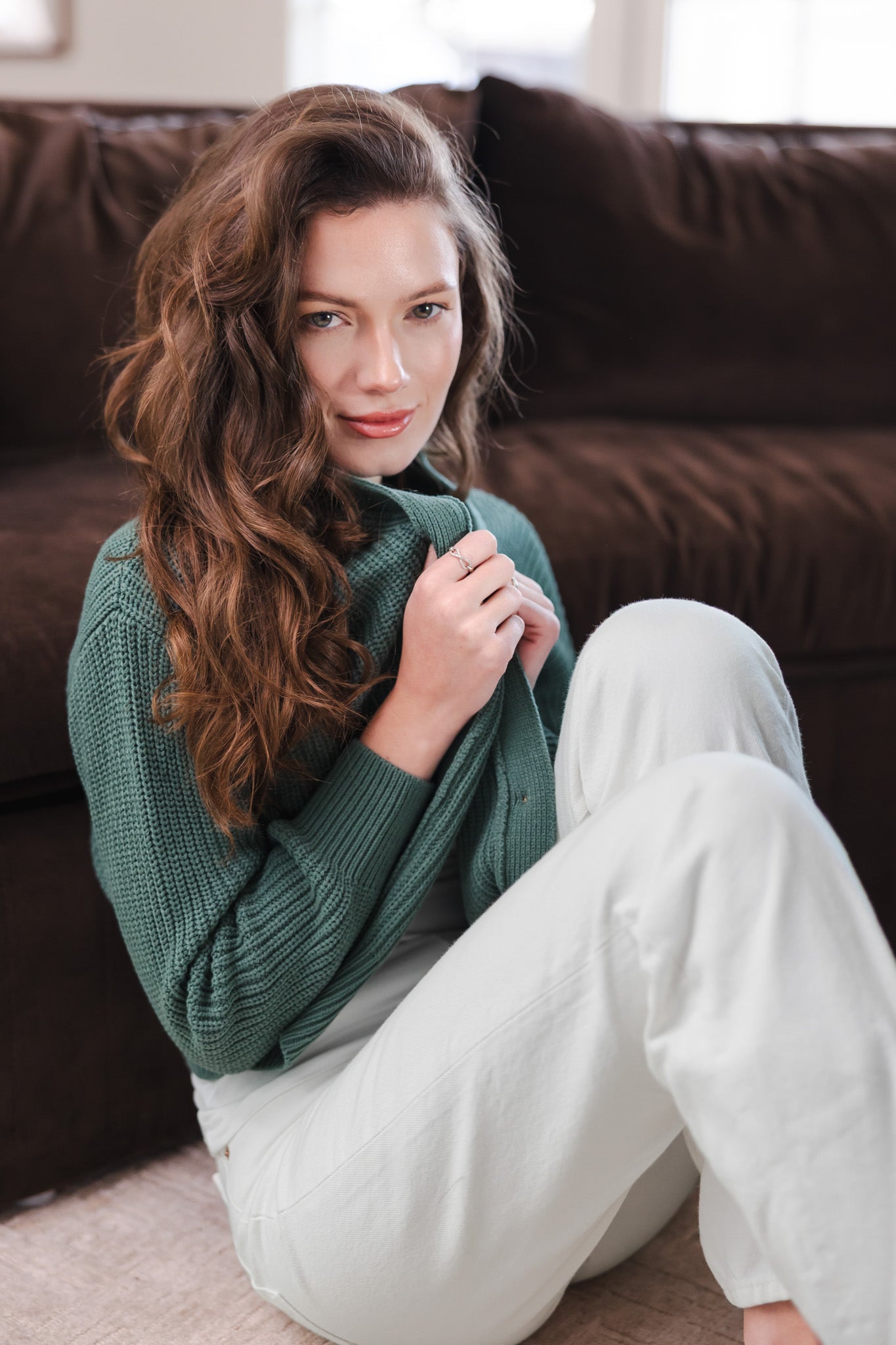 Chunky Knit Women's Cropped Cardigan in Pine - Image 5