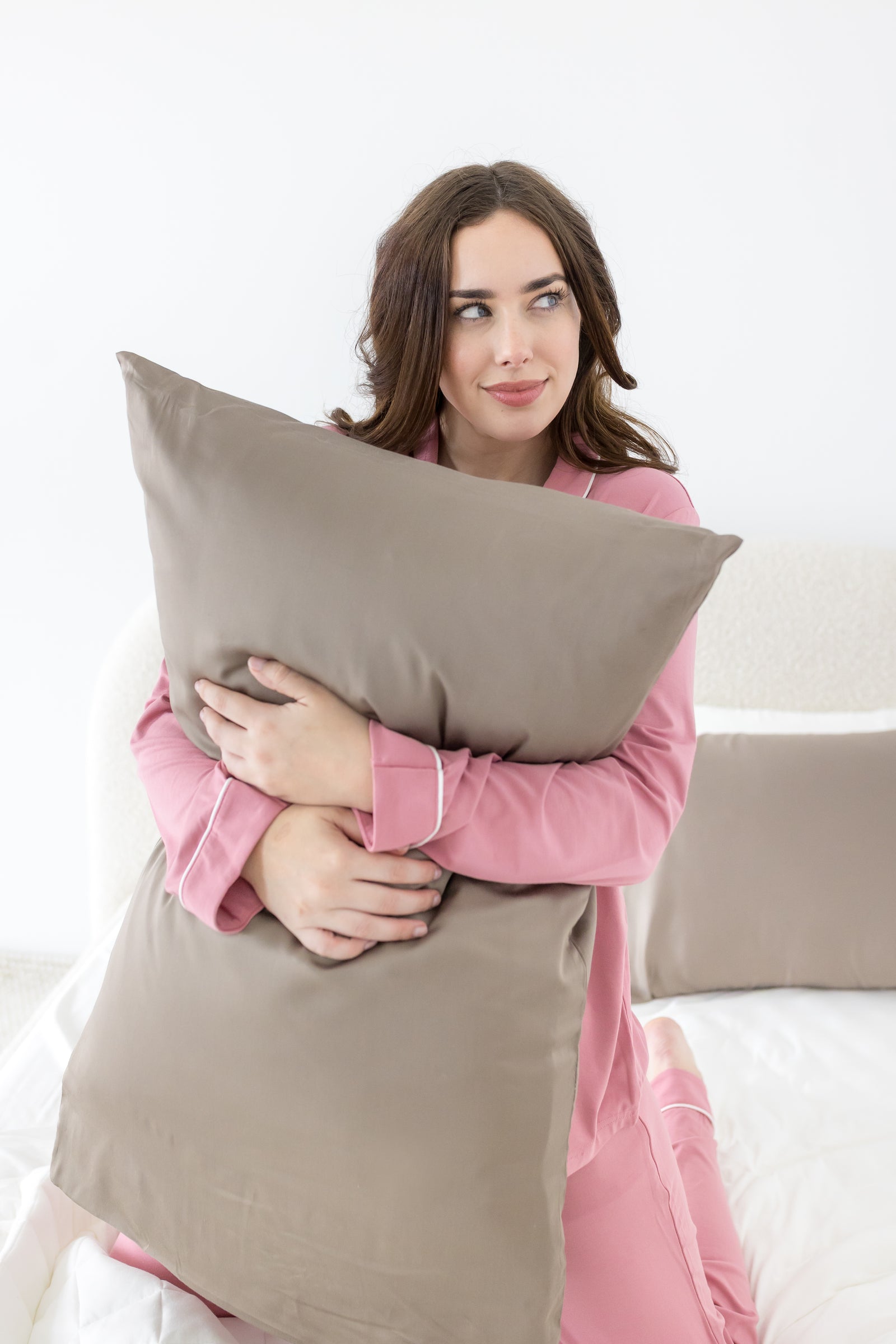 Bamboo Sateen Pillowcase Set in Truffle - Image 2