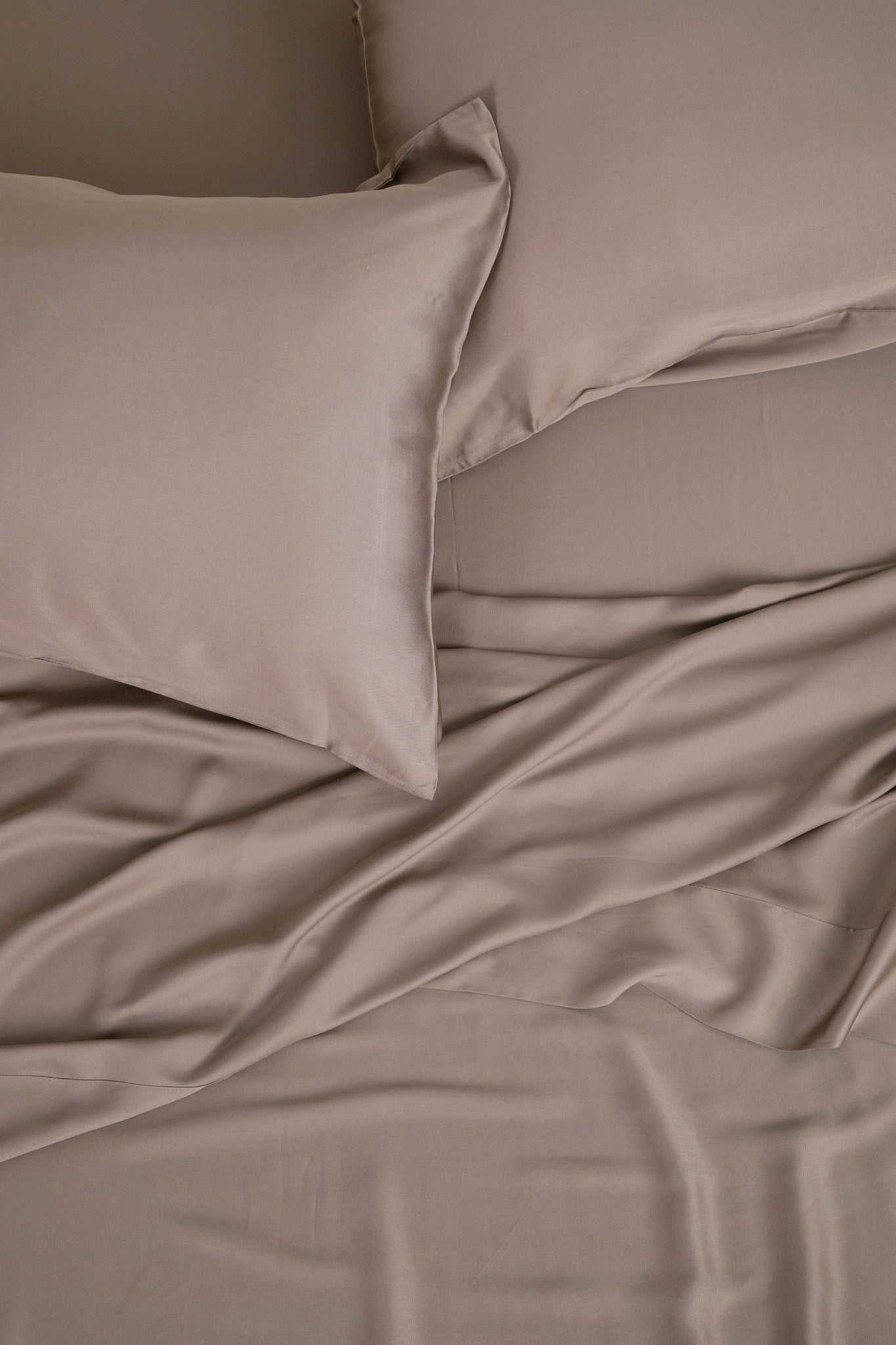 Bamboo Sateen Pillowcase Set in Truffle - Image 6
