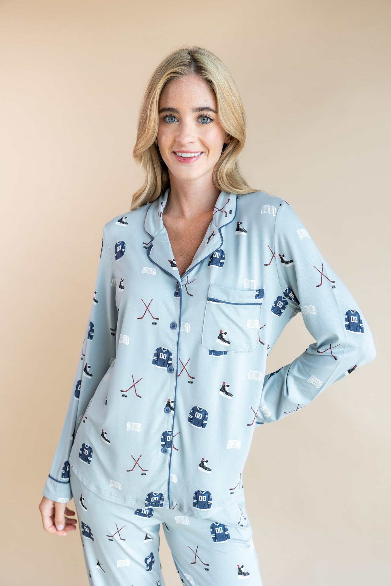 Long-Sleeved Women's Pajama Set in Vintage Hockey - Image 5