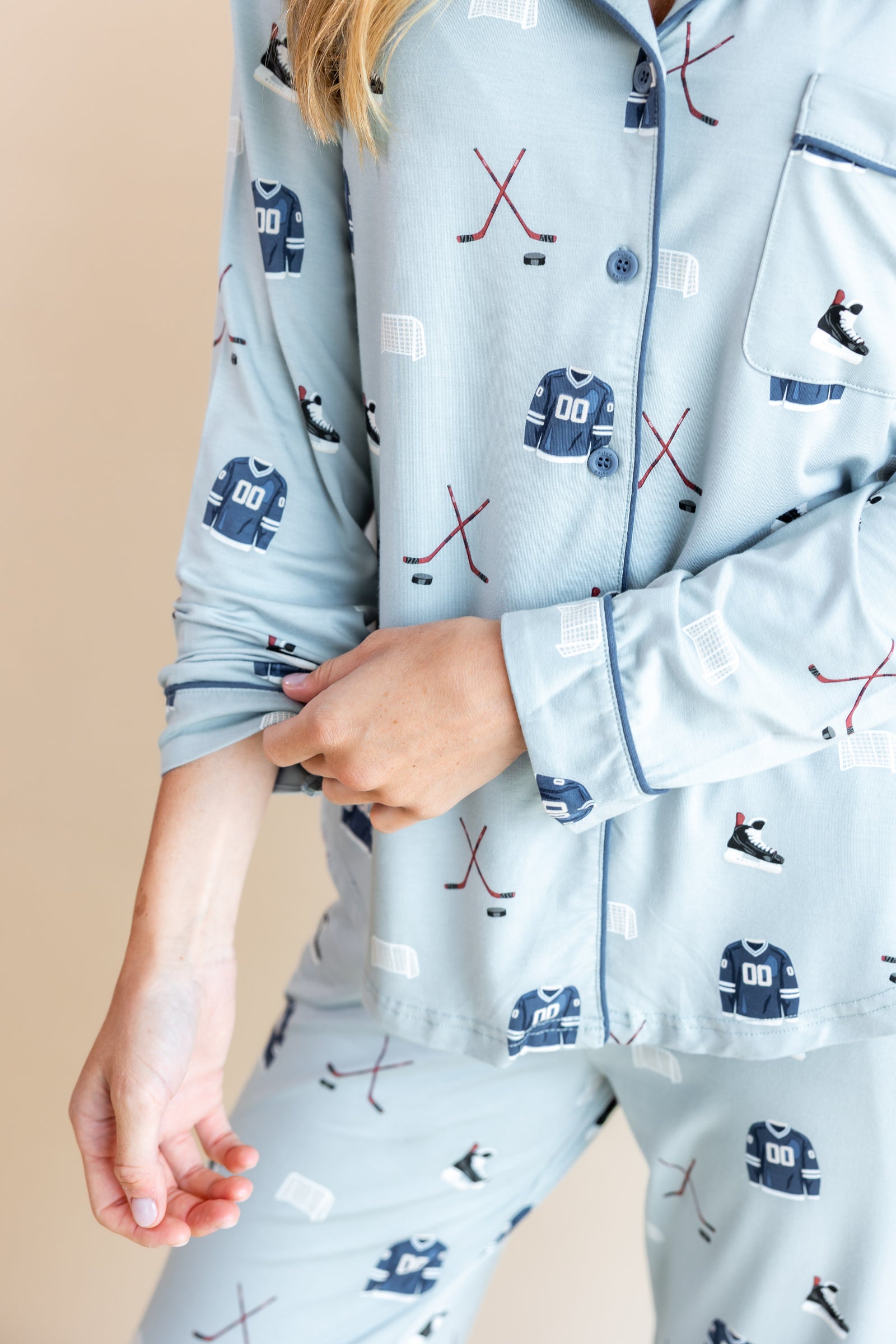 Long-Sleeved Women's Pajama Set in Vintage Hockey - Image 2