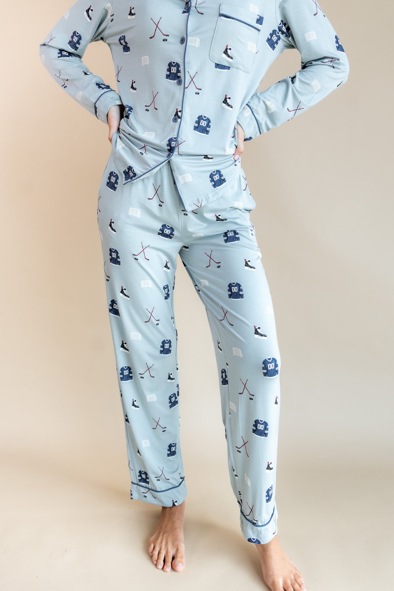 Long-Sleeved Women's Pajama Set in Vintage Hockey - Image 3
