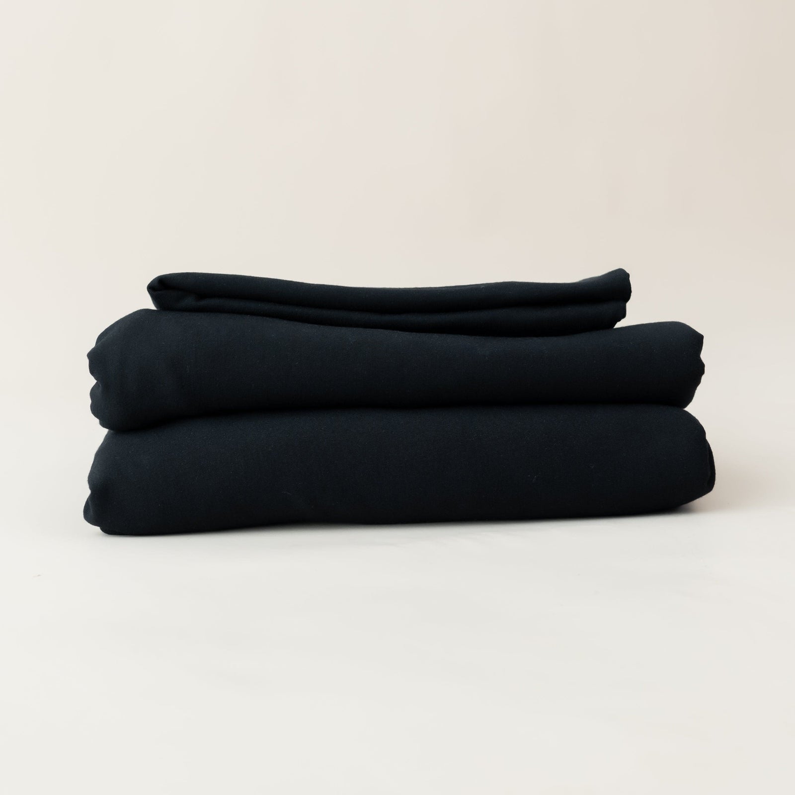 Fitted Sheet with Pillowcases in Midnight - Image 4
